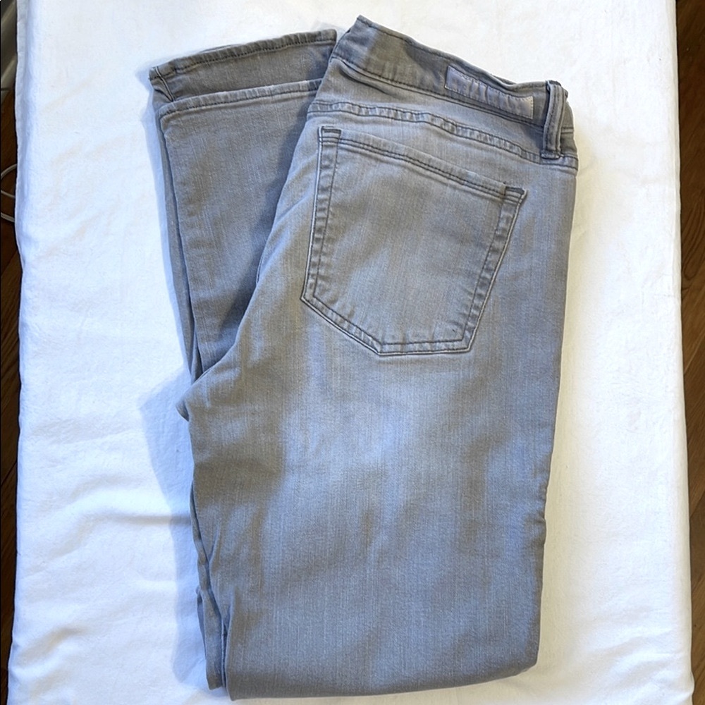 Rock & Republic light grey stretch slim straight jeans